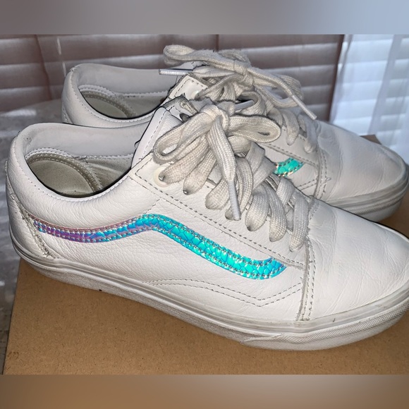 Women’s 7 White Old Skool Vans - Picture 2 of 5